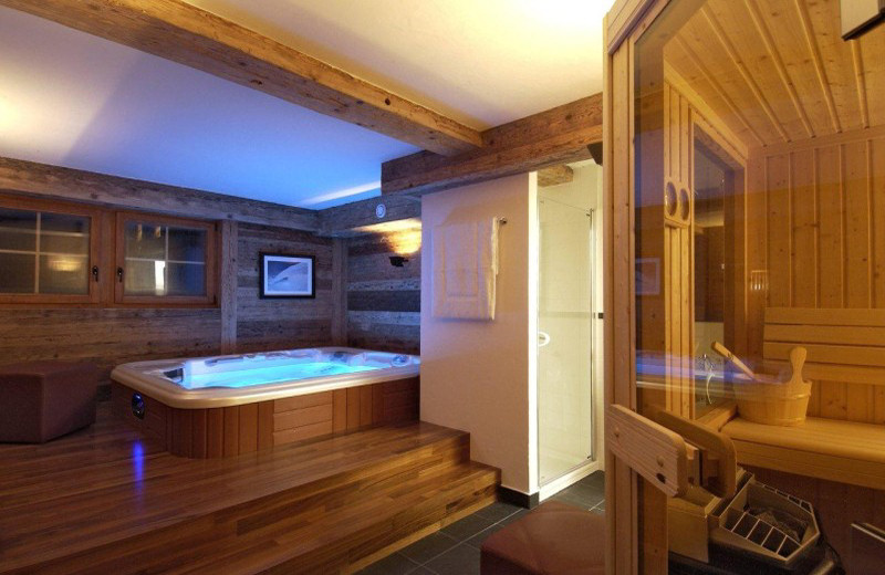 The cosy Spa, with its large Jacuzzi and Sauna/Steam Room, has everything you need to recover and relax after a long day of skiing, mountain biking or hiking.